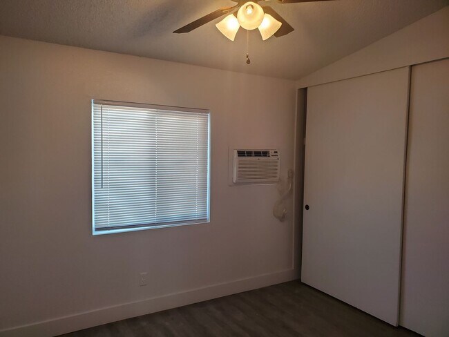 Foto del edificio - 1548 Sierra Vista Dr
