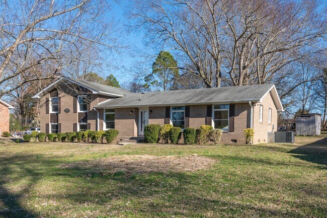 Building Photo - Beautifully Renovated Home on HUGE Lot!