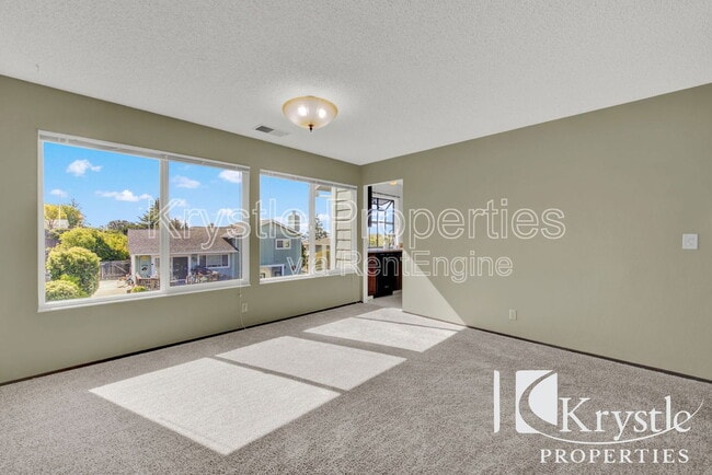 Building Photo - 2261 Clearview Cir