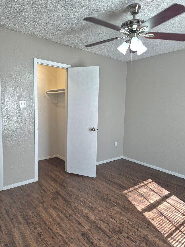 Foto del edificio - 216 Pine Meadow Dr