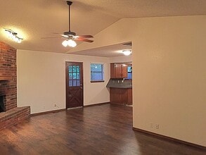 Building Photo - 11632 Vail Dr