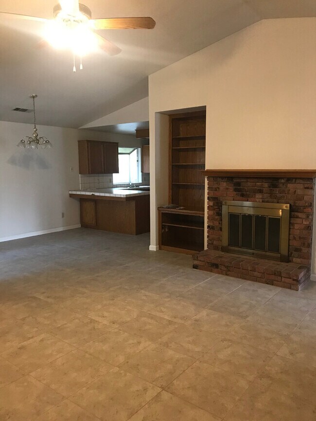 Building Photo - 4704 W Iris Ave