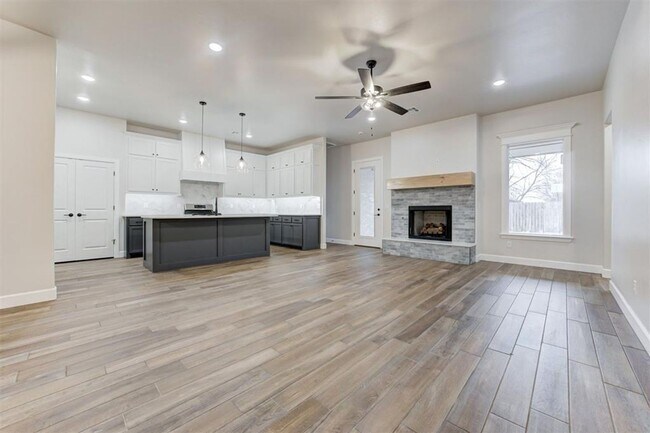 Foto del edificio - Beautiful 4 bed, 2.5 bath home located in ...