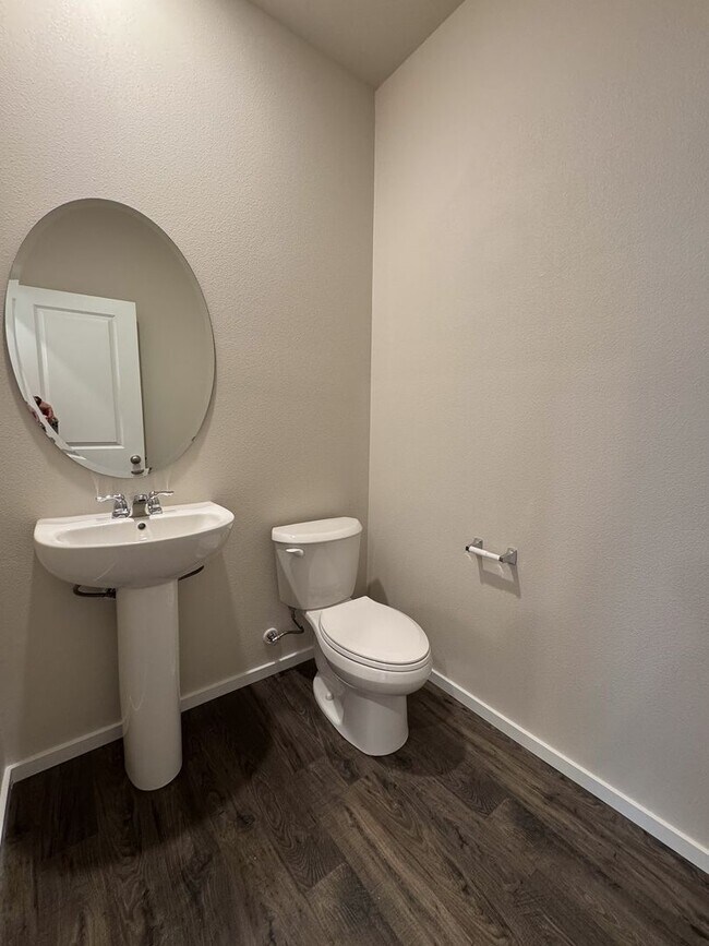 Foto del edificio - 4 Bedroom, 2 1/2 Bath Home in Marcola Meadows