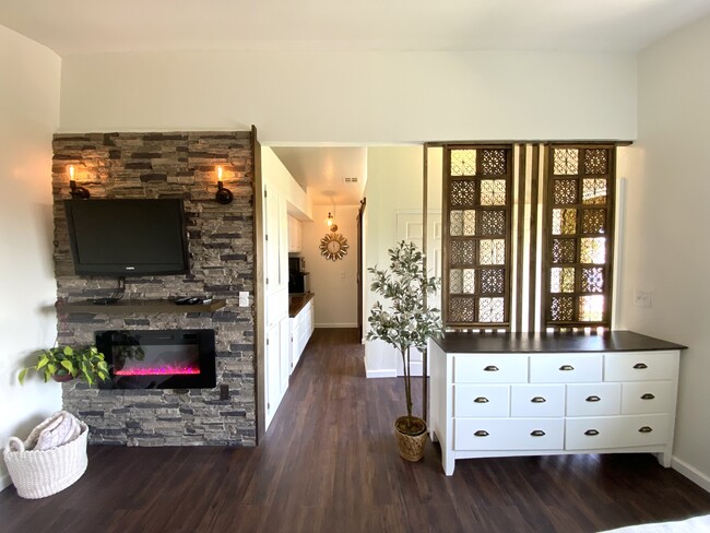 Stone feature wall with TV and fireplace - 4604 Stormy Hills Dr