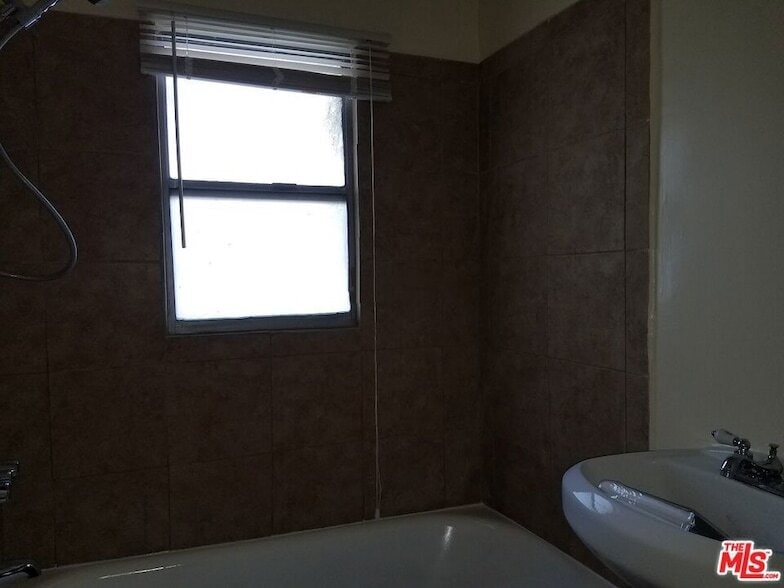 Foto del edificio - 246 S Kenmore Ave