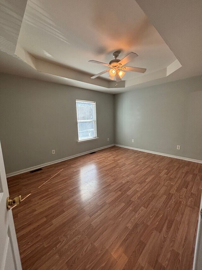 Foto del edificio - 3-Bedroom, 2-Bath Home on a Private 1-Acre Lot with 2-car garage  - Water Included