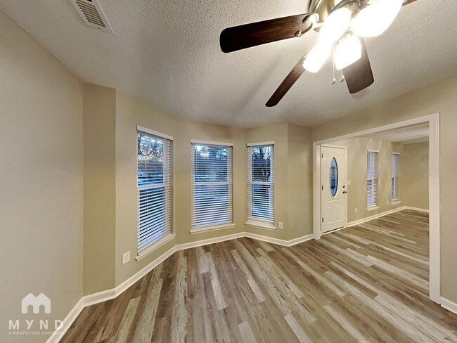 Foto del edificio - 614 Chance Rd