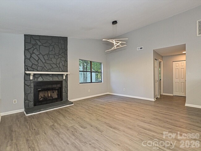 Foto del edificio - 633 Pennwood Ln