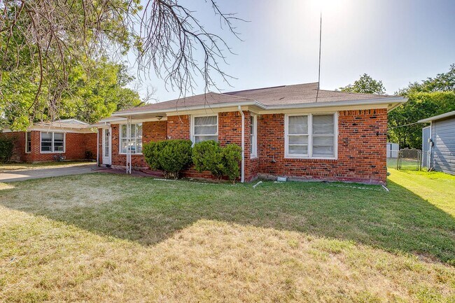 Building Photo - Ready for New Tenants-  4 Bed, 1 Bath Home in Richland Hills, Large Backyard, Birdville ISD- 76118
