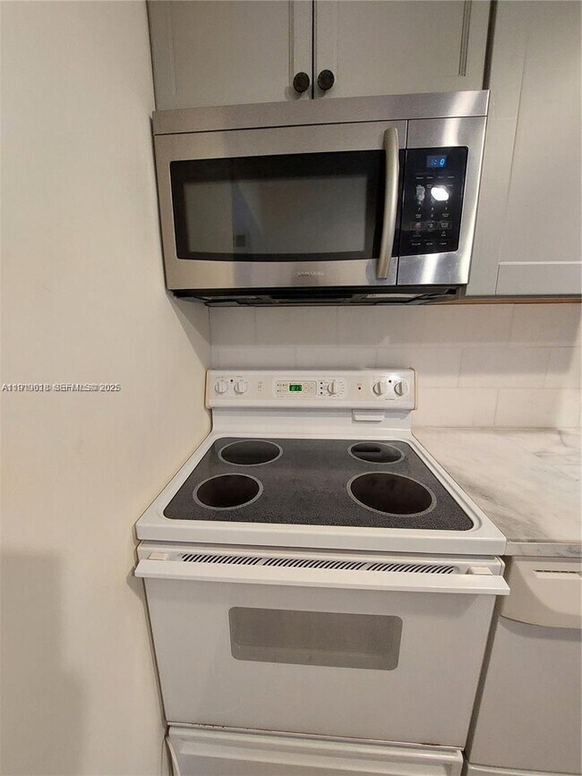 Building Photo - 16851 NE 23rd Ave