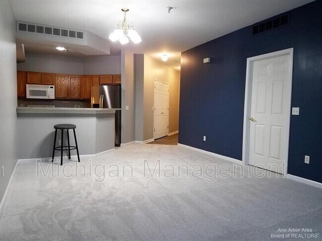 Foto del edificio - 9521 Lakeside Dr