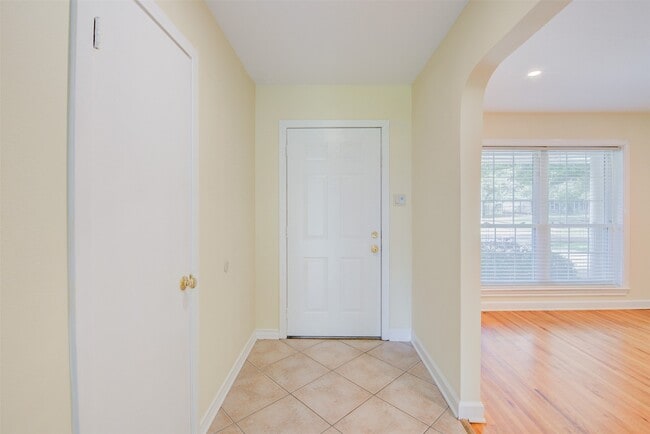 Building Photo - 8807 McAvoy Dr