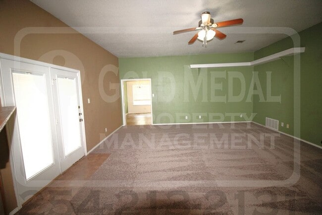 Foto del edificio - 4302 Hank Dr