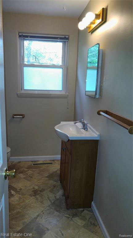 Building Photo - 812 N Linville St
