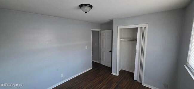 Foto del edificio - 2420 Farnsley Rd