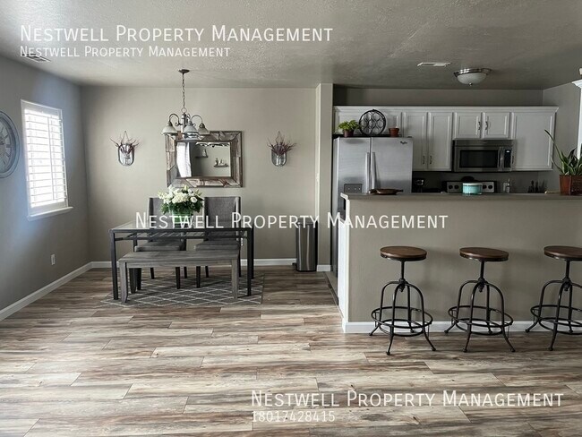 Foto del edificio - Beautiful Townhome in South Jordan. Short ...