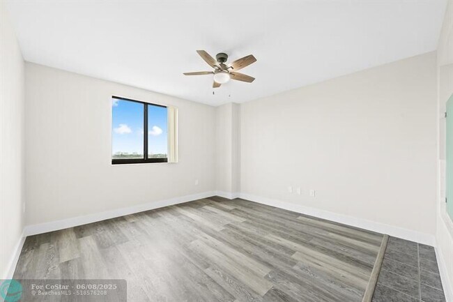 Foto del edificio - 110 N Federal Hwy