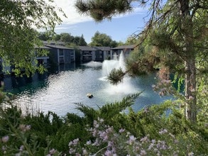 Private Community Lake - Miller Estates Apartments