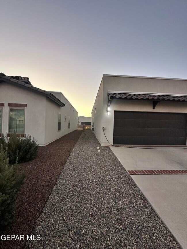 Foto del edificio - 10729 Deion Sanders Dr