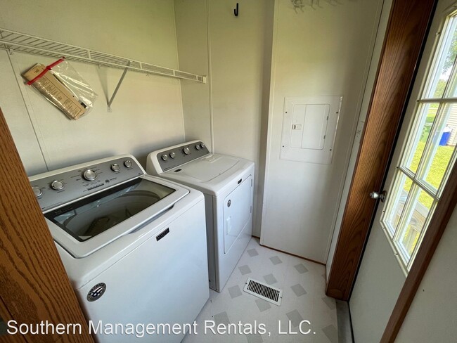 Building Photo - 3 br, 2 bath House - 4 Locust Lane