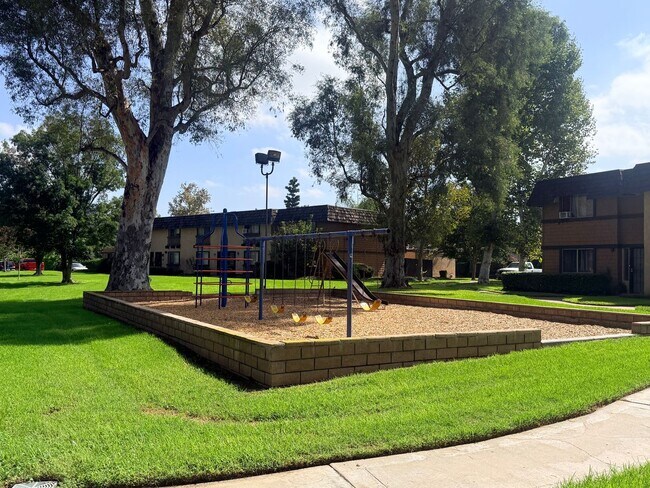 Foto del edificio - 10570 White Oak Dr