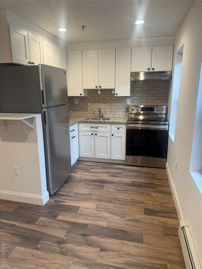 Foto del edificio - 106 Hempstead Turnpike