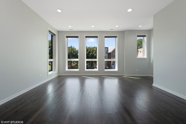 Building Photo - 648 E Bowen Ave