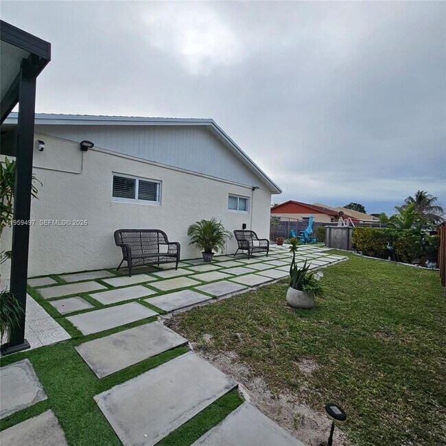 Foto del edificio - 19623 NW 30th Pl