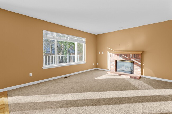 Building Photo - Si View Neighborhood 4 bedroom 2.5 bath oasis