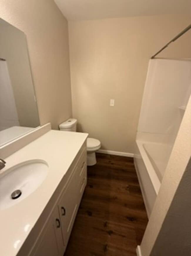 Building Photo - 309 Hawthorne Ct