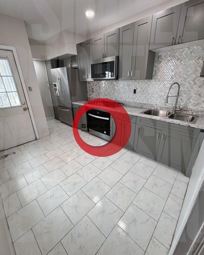 Primary Photo - Huge 4-bedroom 1 bath in Historic District