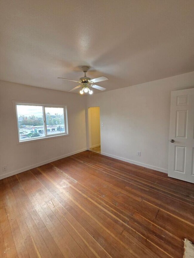 Foto del edificio - 3 Bed, 1.5 Bath Home in Tacoma! **MOVE IN SPECIAL** $500 OFF First Month Rent!!