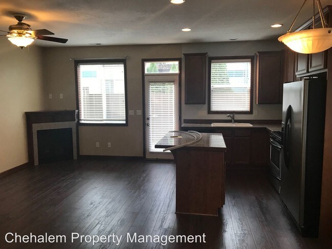 Building Photo - 3 br, 2.5 bath House - 810 E. Ninth St. #E-22