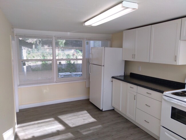 Foto del edificio - 2115 7th St W