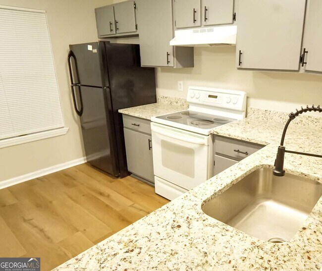 Building Photo - 5847 Trent Walk Dr