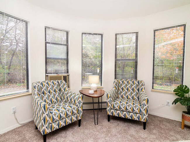 Seating Area with Natural Light - Forest Pointe