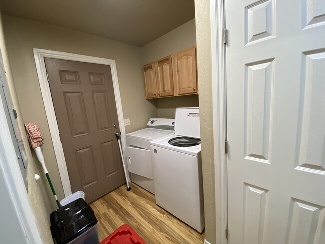 Foto del edificio - 210 McCullough St