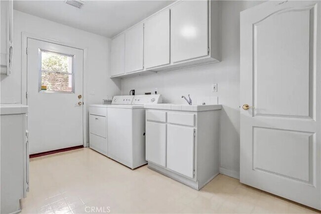 Foto del edificio - 4604 Lemonberry Pl