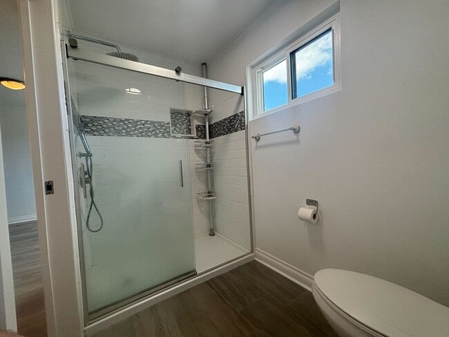 Building Photo - Modern 2-Bedroom Townhome with Garage in t...