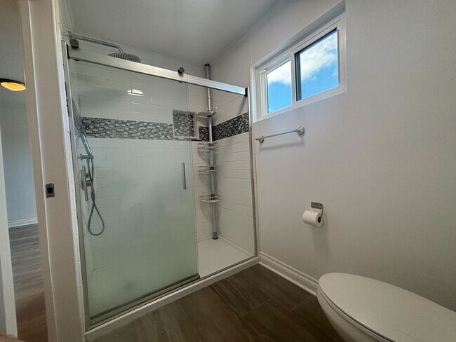 Foto del edificio - Modern 2-Bedroom Townhome with Garage in t...