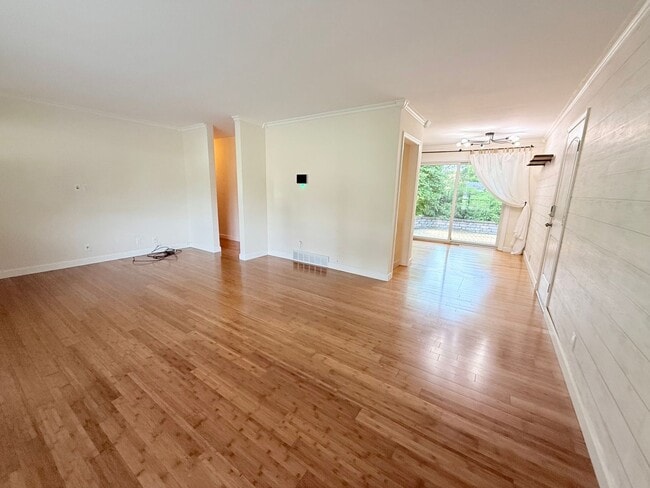 Building Photo - Incredible Ranch on Ivanhoe Way!