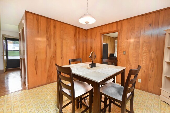 Foto del edificio - Charming 3 Bedroom, 2 Bath Home with Fence...