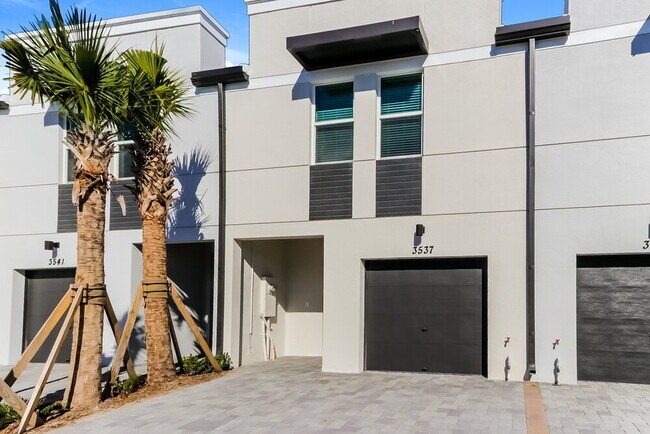 Building Photo - 3537 Joshua Tree St