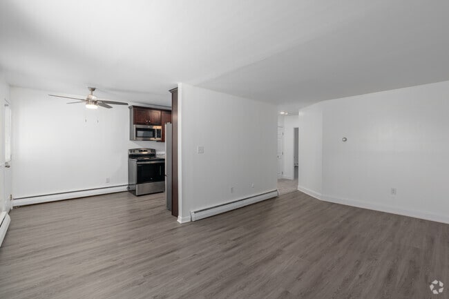 2BR, 1BA - 875SF - Living Room - Parkside Manor Apartments