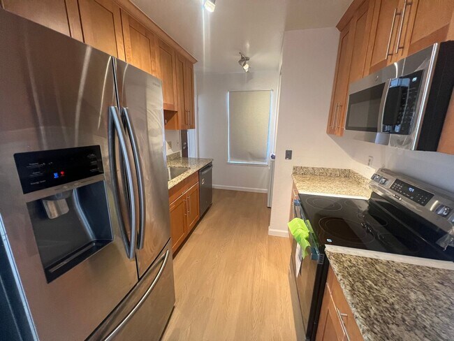 Foto del edificio - Upgraded 2 bed 2 bath condo in Mountain View. Must See!