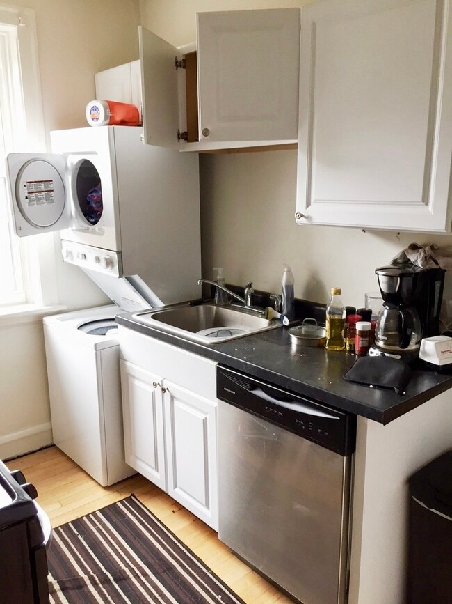 Building Photo - 4218 N Clark St