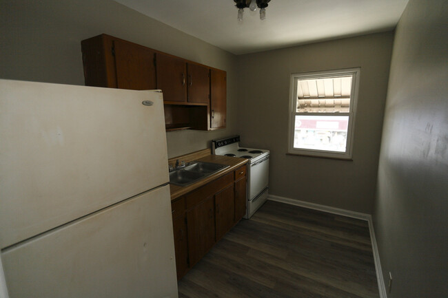 Building Photo - 543 Camden Rd