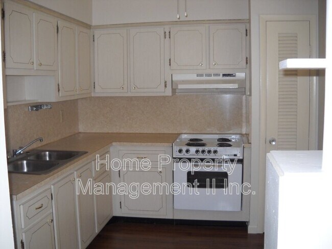 Foto del edificio - 815 Ridge Rd
