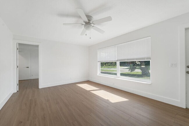 Foto del edificio - 4317 Birdwood St
